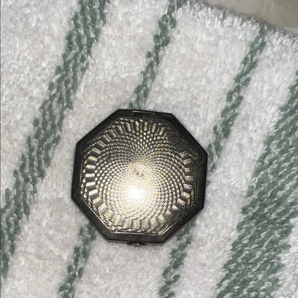 Vintage Phantom Red Blush Compact
